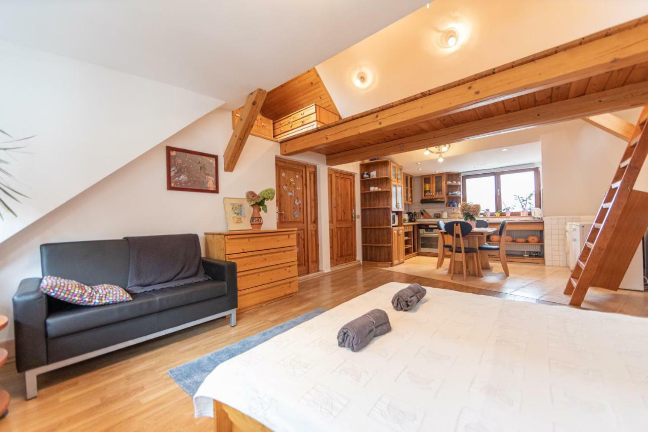 Romantic Attic Retreat Bratislava Exterior photo