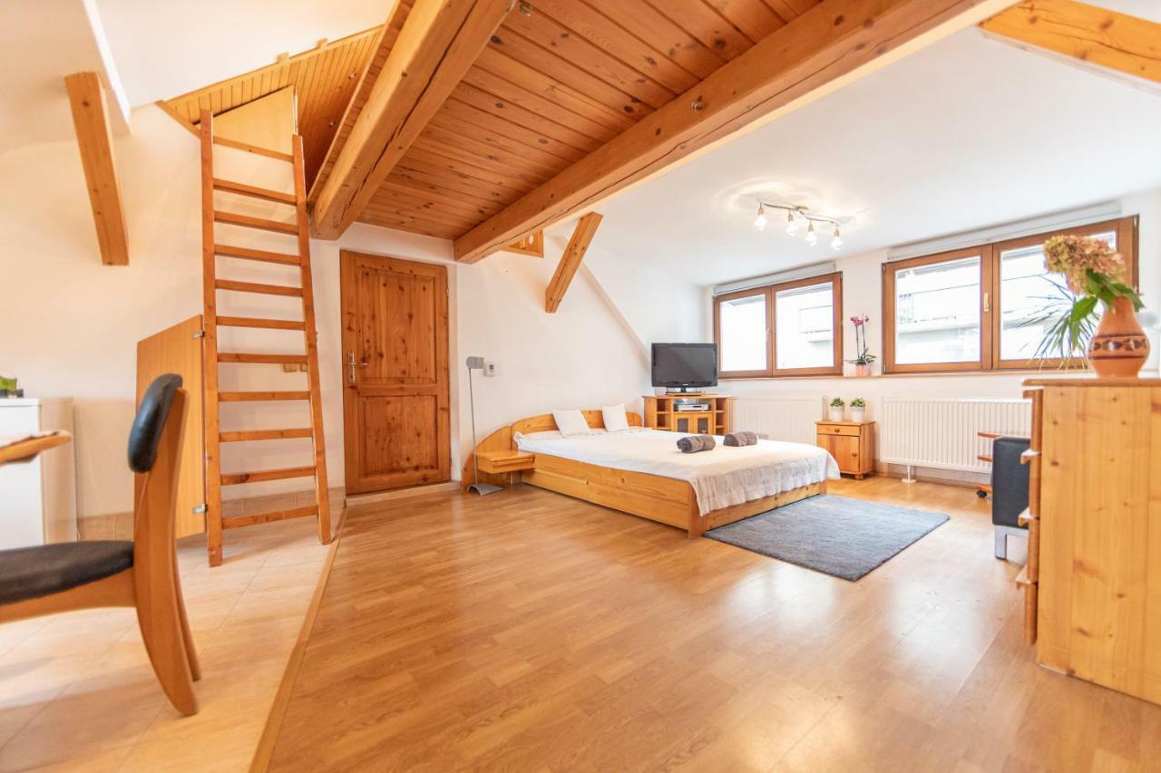 Romantic Attic Retreat Bratislava Exterior photo