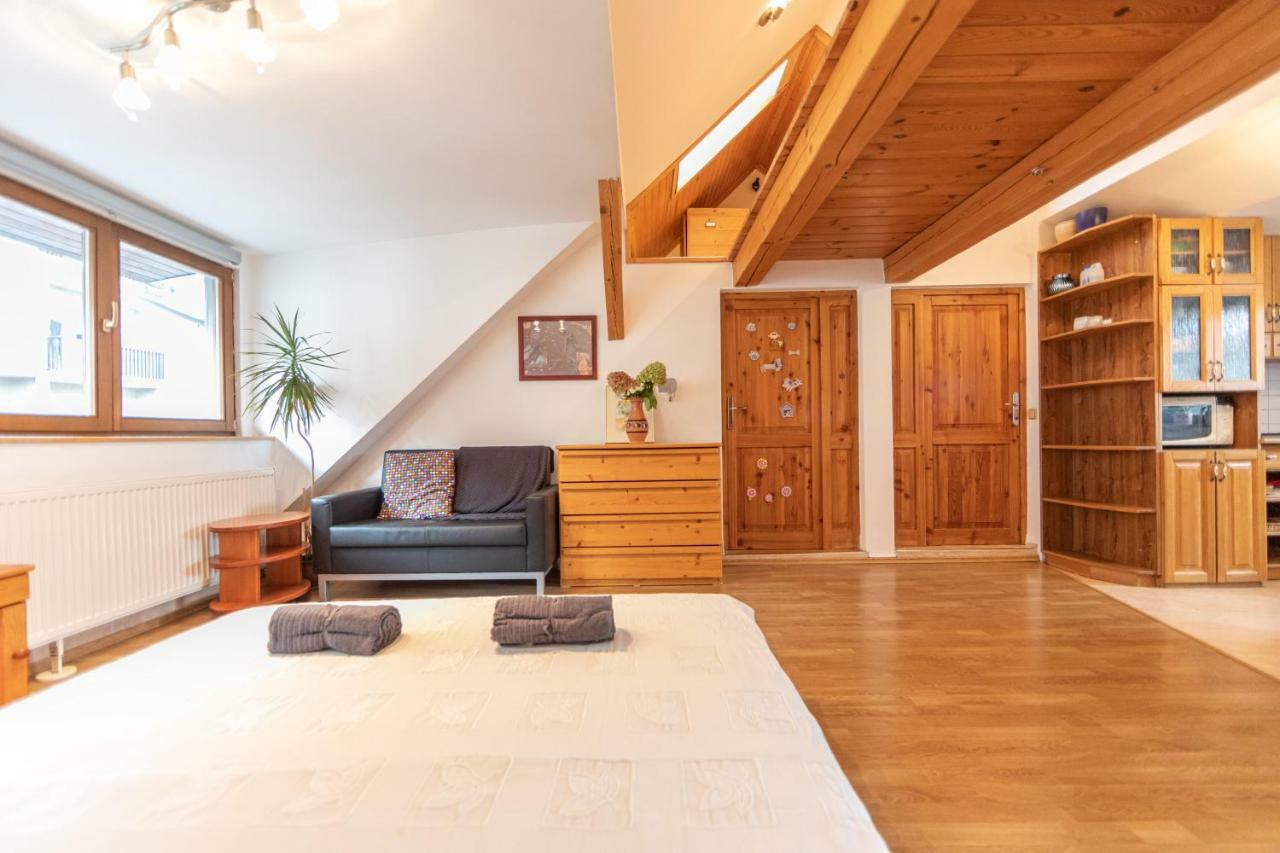 Romantic Attic Retreat Bratislava Exterior photo