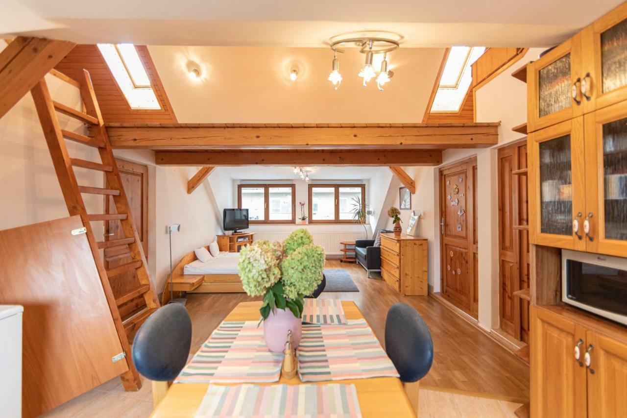 Romantic Attic Retreat Bratislava Exterior photo